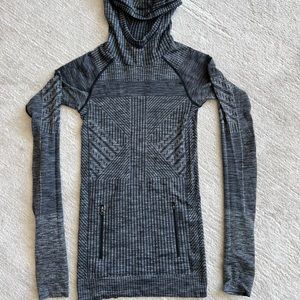 Long sleeve lululemon hooded top